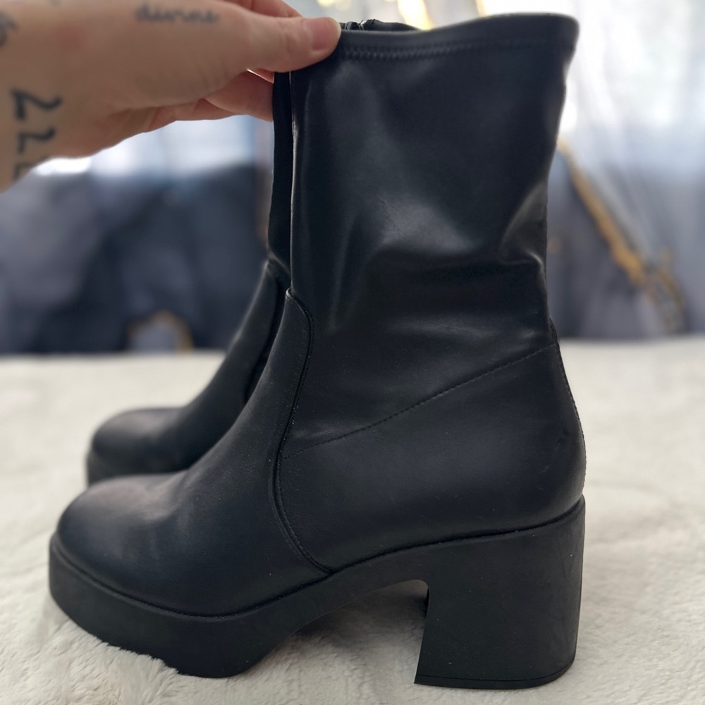Steve Madden Inntel Bootie - Picture 2 of 8